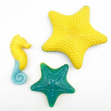 Pet dog toys can be flushed and frozen in summer, glow in the dark, float in water, and are reusable rubber pet toys
