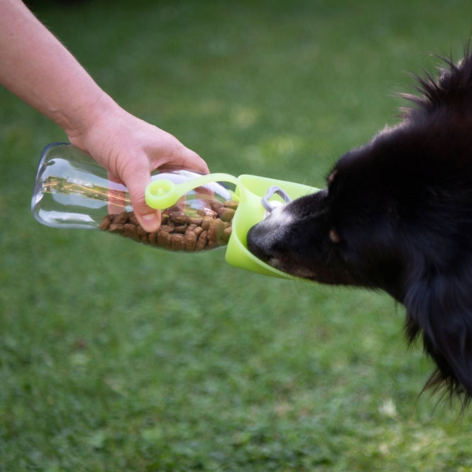 Leckerli für Hunde – Flasche Travel Feeder Reisenapf – Bild 2